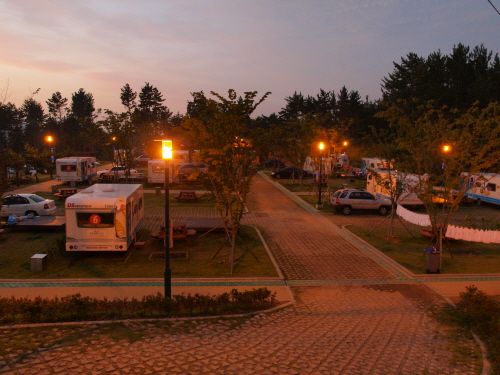 더위에 지친 당신을 위한 힐링&리프레시 여행 ~ 오토 캠핑장과 캠핑 카라반으로 여름휴가를 가자